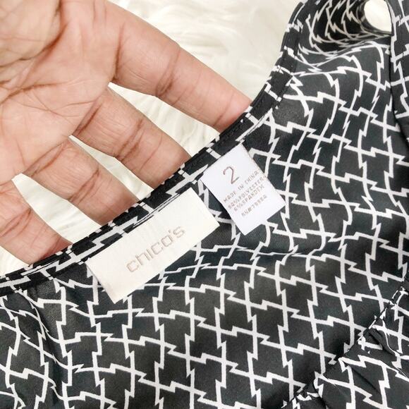 Chico’s Women's Print Blouse Black Scoop Neck Sleeveless‎ Size 2 NEW - Picture 2 of 3